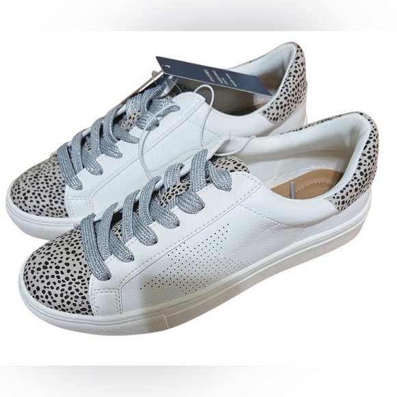 Universal Threads white leather flocking metallic silver leopard - Picture 1 of 6